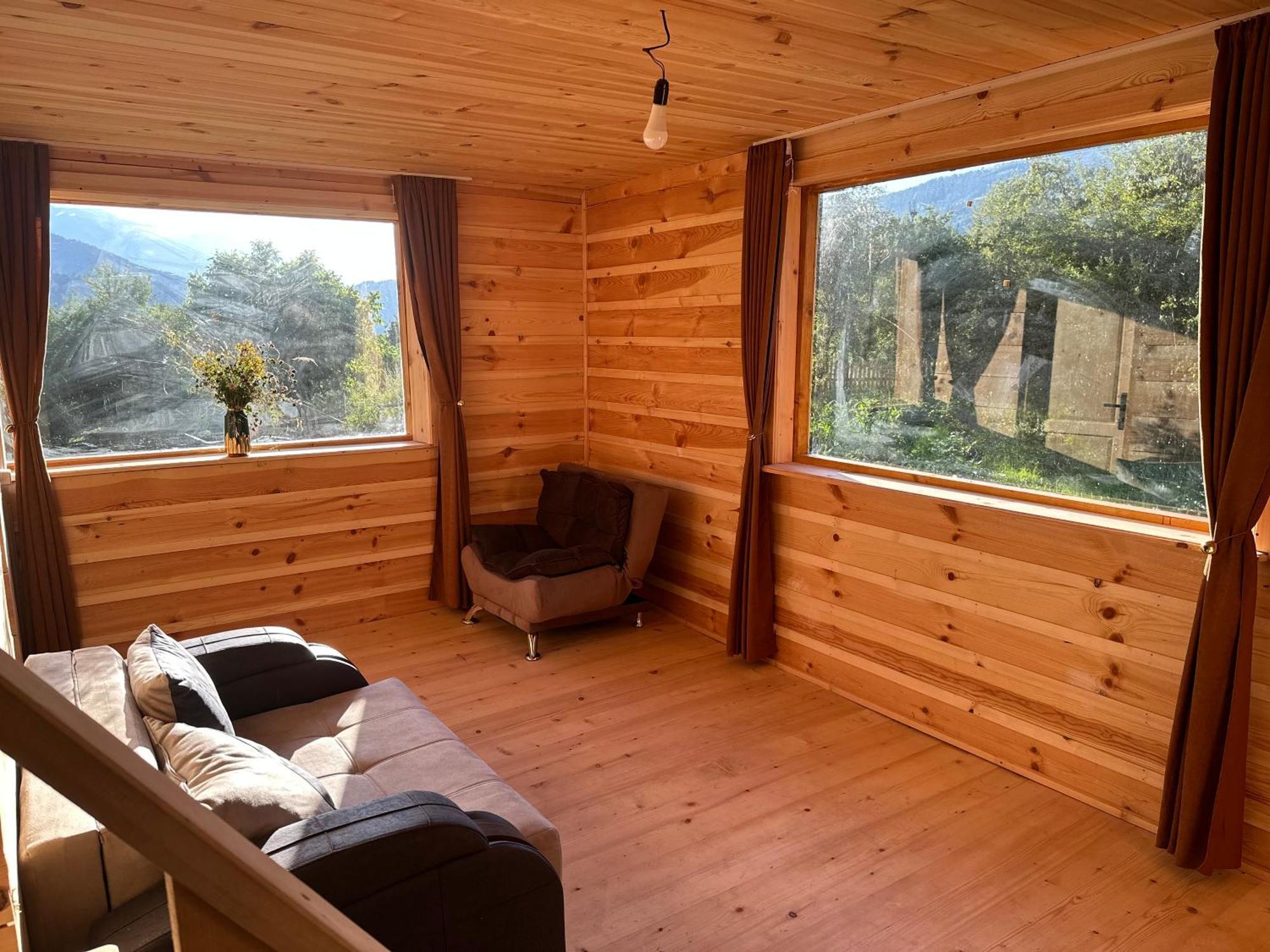 ホテル Ecohouse Svaneti メスティア エクステリア 写真